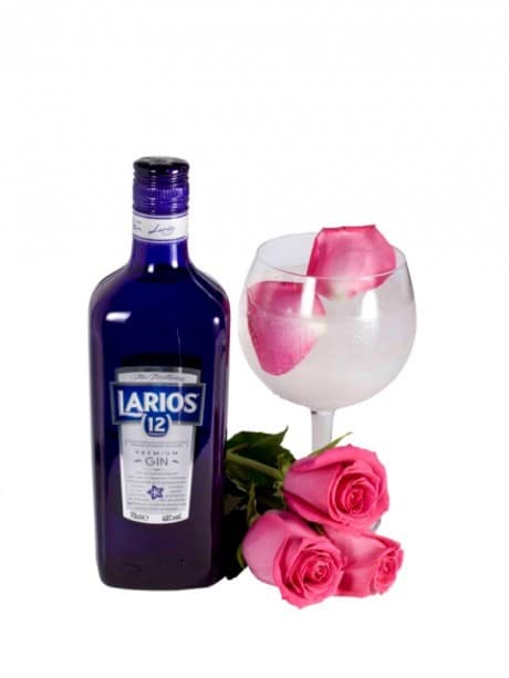 Plata, rosas y Larios 12, la combinación para San Valentín
