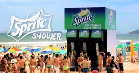 Marketing de refrescos: Dúchate en la playa con Sprite
