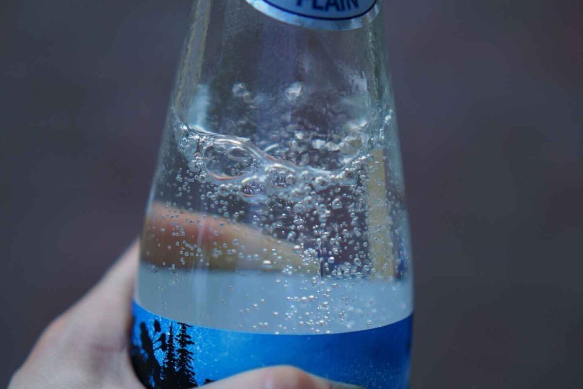 Agua con gas, la bebida saludable que ha triunfado este verano