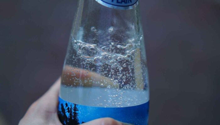 Agua con gas, la bebida saludable que ha triunfado este verano